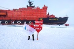 Ученик атомкласса поднял флаг Балаковской АЭС на Северном полюсе