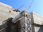 На строящемся энергоблоке ВВЭР-1200 Ленинградской АЭС начали монтировать стометровую вентиляционную трубу