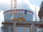Ленинградская АЭС-2: на втором энергоблоке ВВЭР-1200 установлен кран для транспортировки ядерного топлива