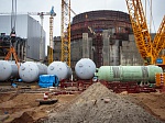 Ленинградская АЭС: первый из четырех парогенераторов энергоблока №2 ВВЭР-1200 установлен на штатное место открытым способом 