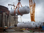 Ленинградская АЭС: первый из четырех парогенераторов энергоблока №2 ВВЭР-1200 установлен на штатное место открытым способом 