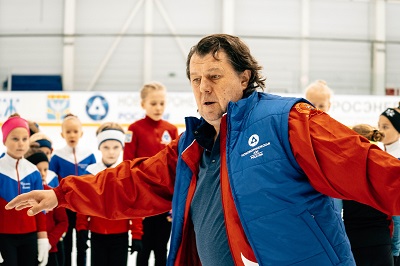 Двукратный олимпийский чемпион Артур Дмитриев при поддержке Нововоронежской АЭС провёл мастер-класс для юных фигуристов