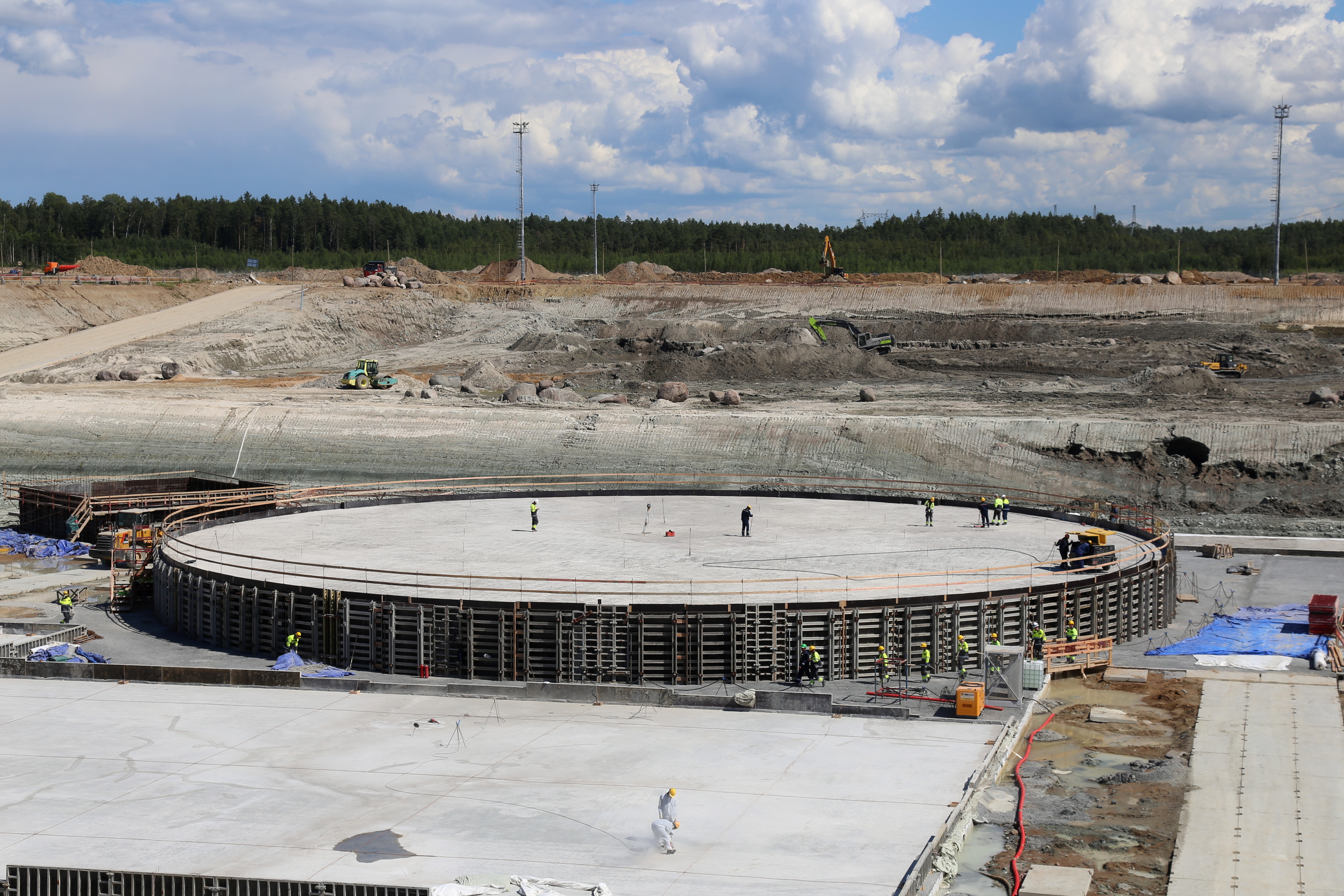 Concrete foundation for the reactor of the new power unit No. 8 has been completed at the Leningrad NPP