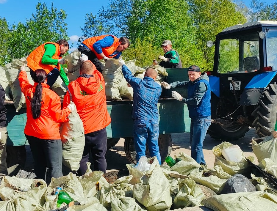 Смоленская АЭС: более 2 километров побережья Десногорского водохранилища убрали активисты акции «Зеленая весна»