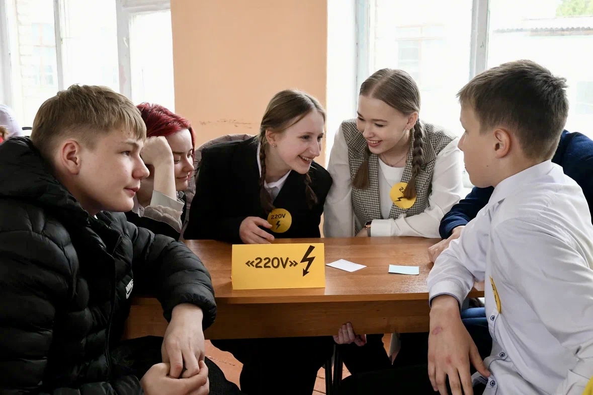 Представители Курской АЭС провели профориентационное мероприятие для старшеклассников