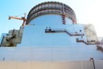 Ленинградская АЭС: на площадке сооружения новых энергоблоков полным ходом идут работы по облицовке фасадов зданий «ядерного острова»