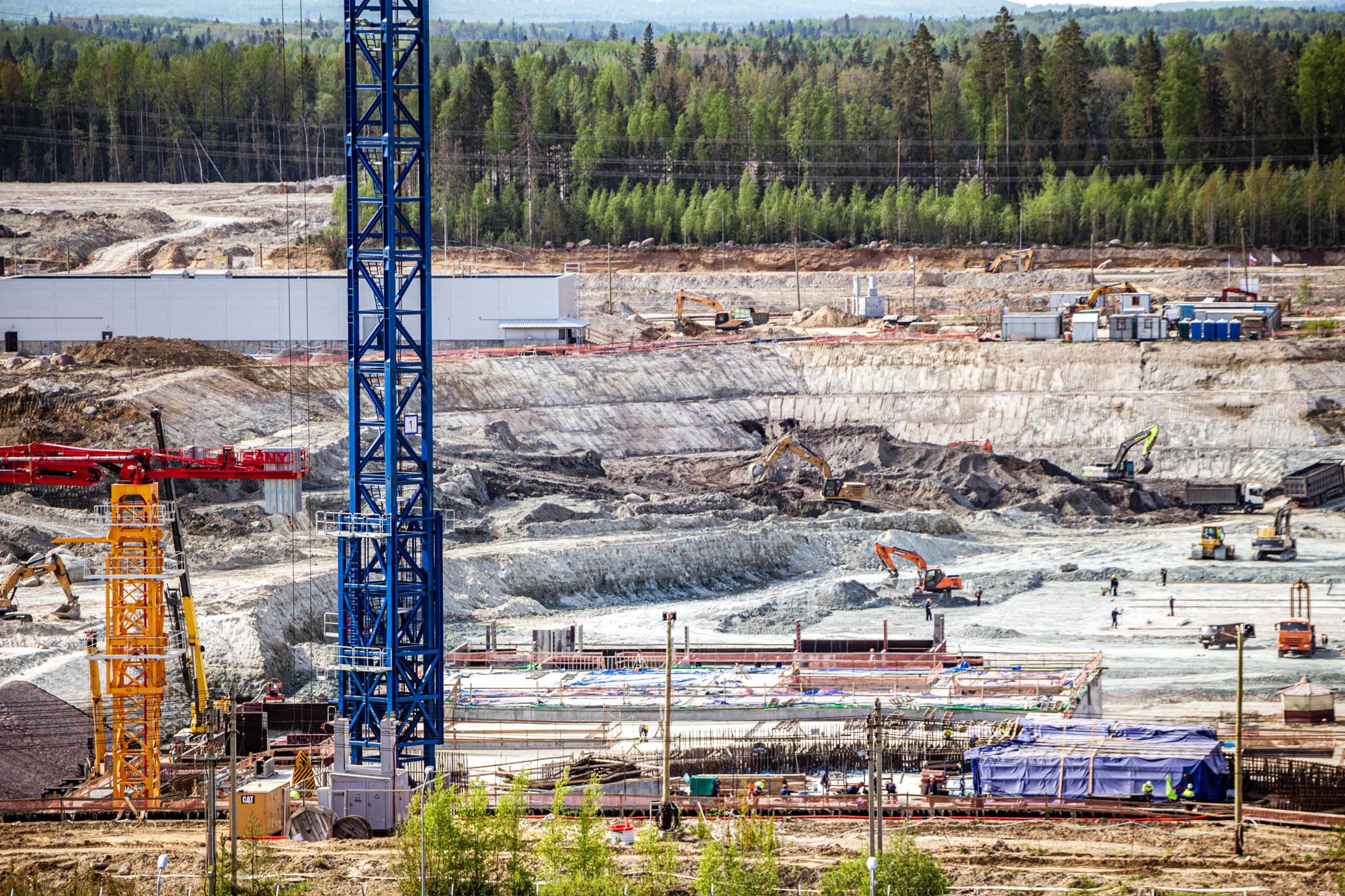 На площадке сооружения энергоблока №7 Ленинградской АЭС приступили к строительству новых объектов