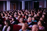 Актёры Калининградского ТЮЗа представили в Нововоронеже комедию-фарс «Мамуля»