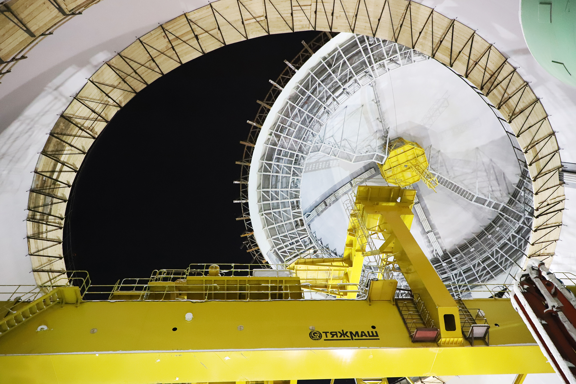 A dome of the inner containment was installed at the second power unit of the Kursk NPP-2 under construction