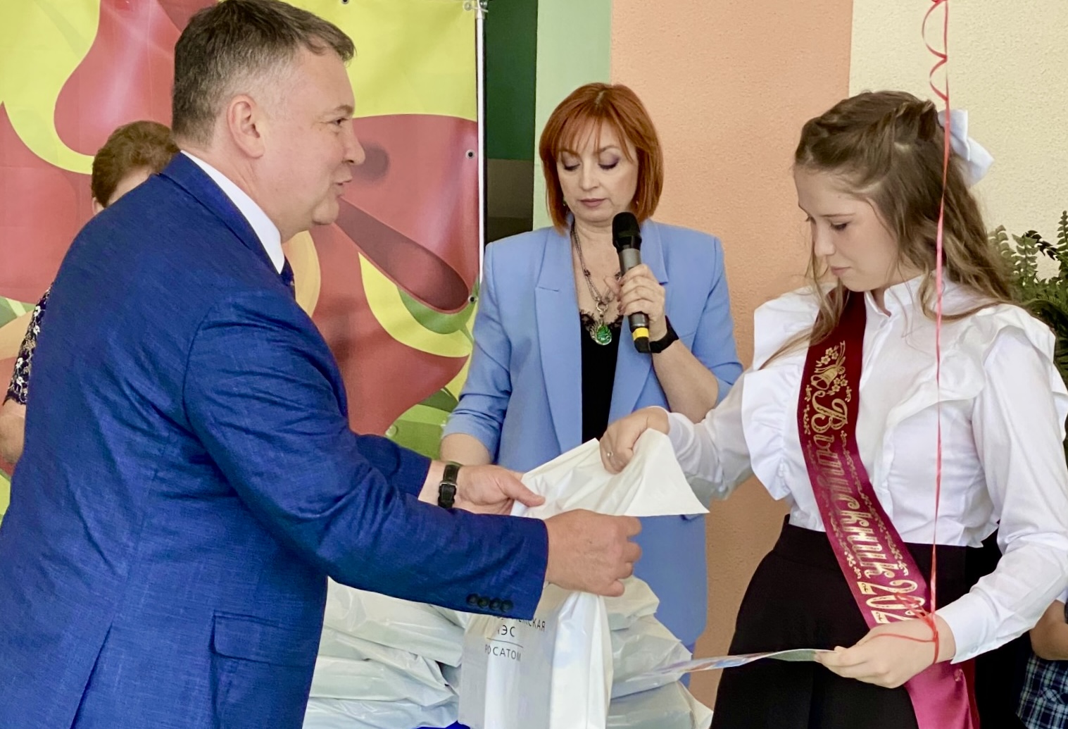 Нововоронежская АЭС: акция «Портфель пятёрок Росатома» собрала более 450  школьников Нововоронежа