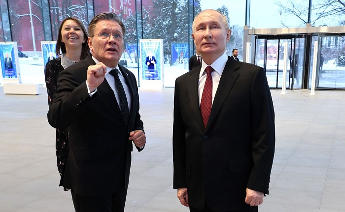 Президент России Владимир Путин посетил павильон «Атом» на ВДНХ в Москве