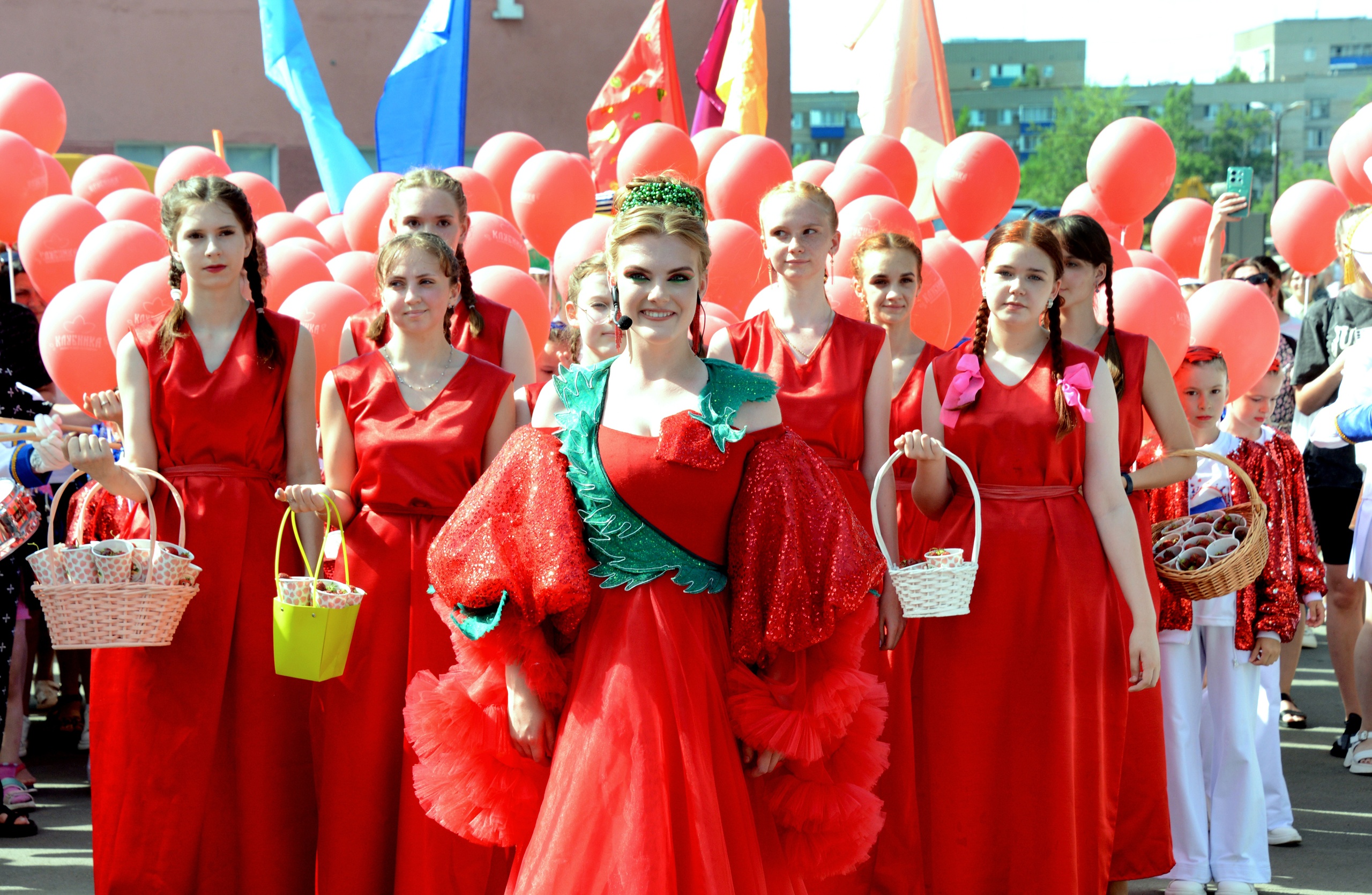 В Балаково при поддержке атомщиков состоялся масштабный X Фестиваль клубники с участием более 20 тысяч человек