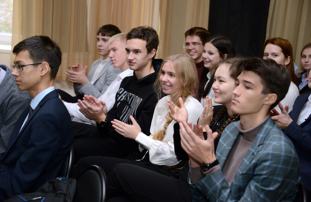 Балаковская АЭС: выпускники Томского политехнического университета встретились с учениками балаковских атом-классов