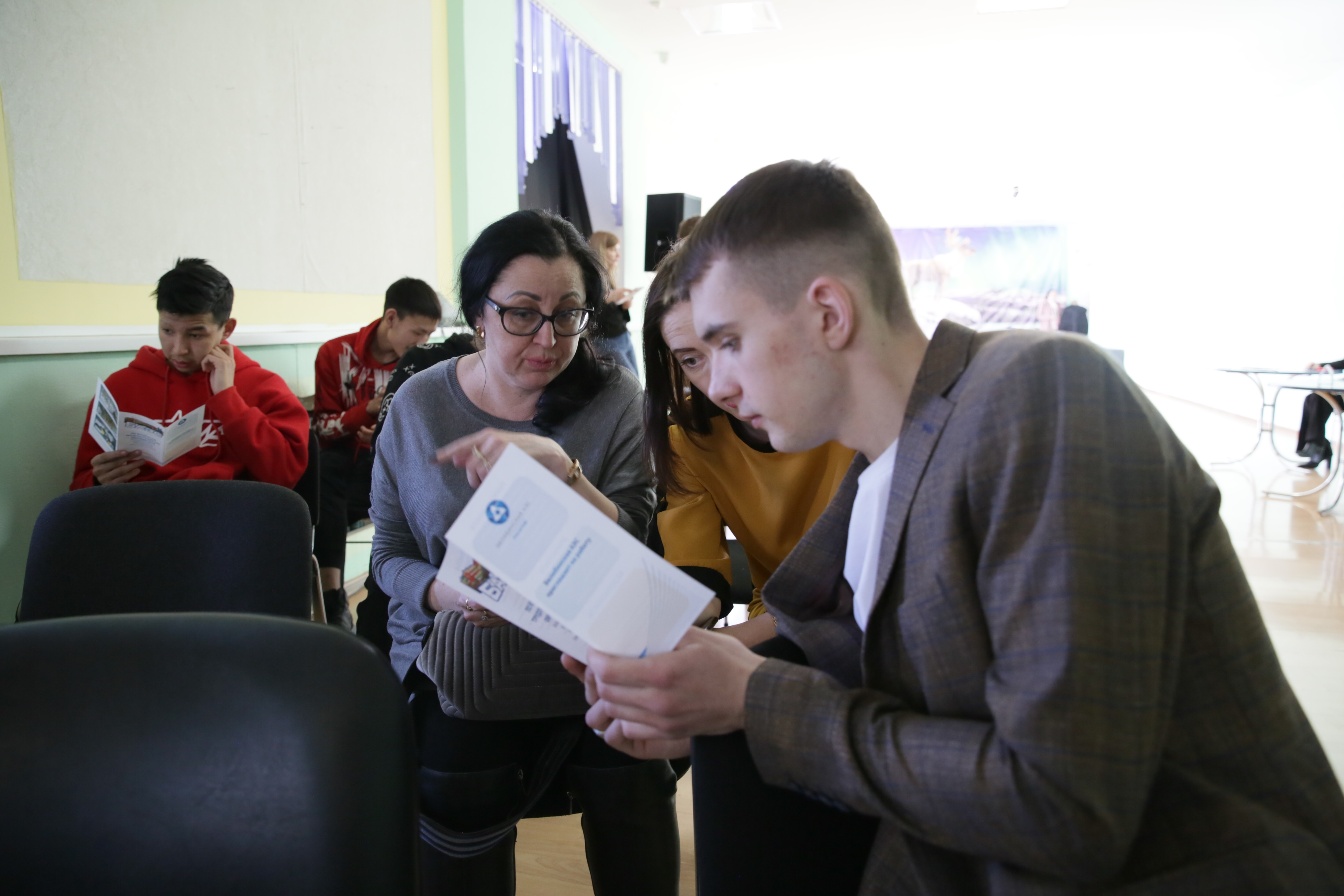 Сотрудники службы управления персоналом Билибинской АЭС приняли участие в «Ярмарке вакансий»