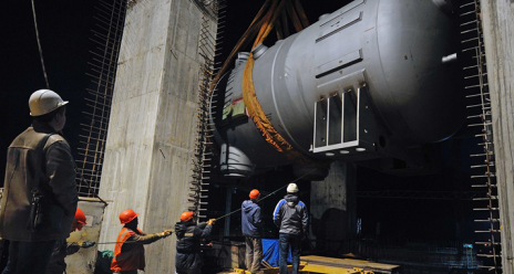 На первом энергоблоке Ленинградской АЭС-2 приступили к монтажу парогенераторов
