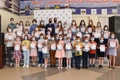 Более 40 школьников Десногорска и Рославля стали победителями проекта Росатома «Собери портфель пятёрок»
