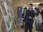 При поддержке Курской АЭС в Курчатове открылась выставка картин российских художников
